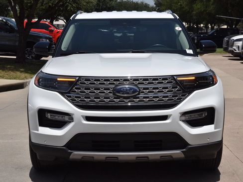 Certified 2023 Ford Explorer Limited AWD/4WD image 3