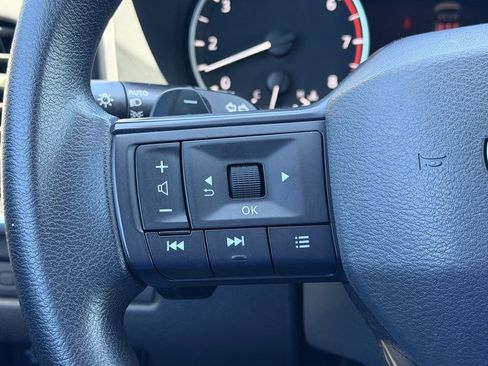 Used 2025 Nissan Rogue S AWD/4WD image 23