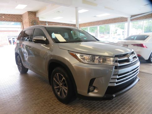Used 2018 Toyota Highlander XLE AWD/4WD image 67