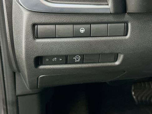 Used 2023 Nissan Rogue SV AWD/4WD image 17