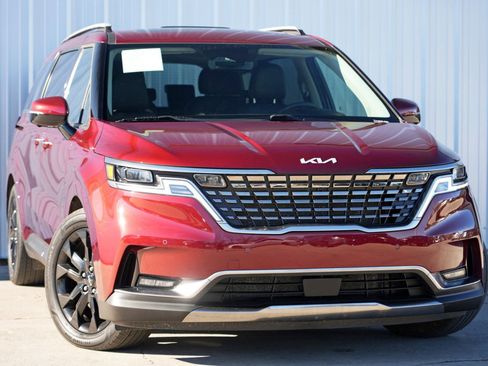 Used 2024 Kia Carnival SX Prestige image 2