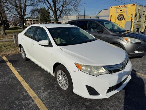 Used 2013 Toyota Camry LE FWD image 3