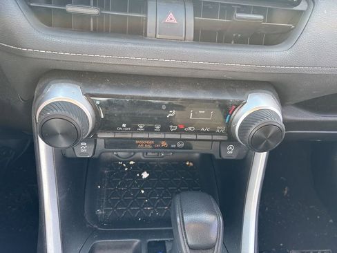 Used 2022 Toyota RAV4 LE w/ Carpet Mat Package (TMS) AWD/4WD image 18