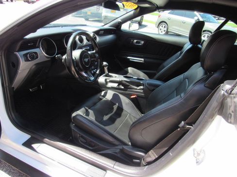 Used 2022 Ford Mustang Premium RWD image 15