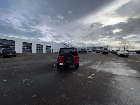 Used 2025 Jeep Wrangler Sport S image 16