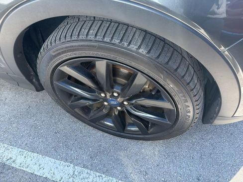 Used 2019 Ford Escape SE image 4