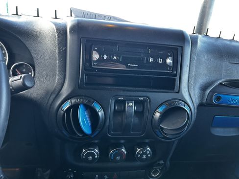 Used 2015 Jeep Wrangler Sport image 15