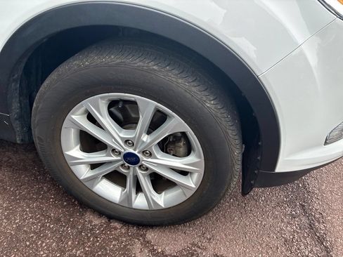 Used 2017 Ford Escape SE AWD/4WD image 4