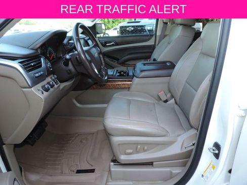 Used 2018 Chevrolet Suburban Premier AWD/4WD image 18