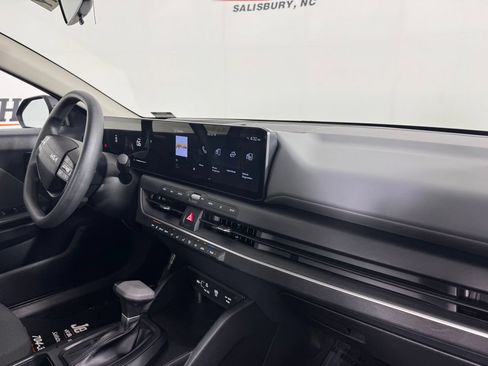 Used 2025 Kia K4 FWD image 29