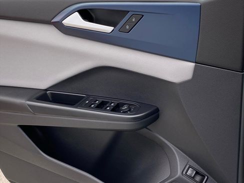 Certified 2023 Volkswagen Taos SE w/ Panoramic Sunroof Package image 19