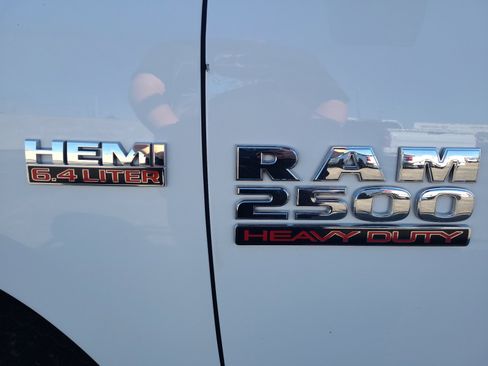 Used 2018 RAM 2500 Tradesman w/ Chrome Appearance Group image 25