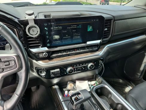 Used 2024 Chevrolet Silverado 1500 LT Trail Boss w/ Convenience Package II image 3