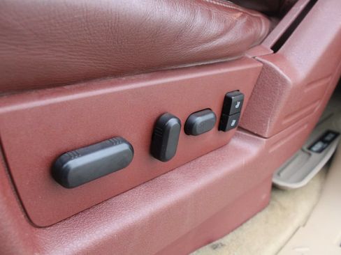 Used 2013 Ford F150 King Ranch w/ King Ranch Luxury Pkg AWD/4WD image 3