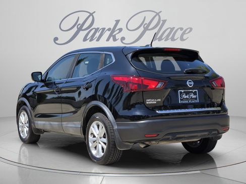 Used 2018 Nissan Rogue Sport S w/ S Appearance Package FWD image 3