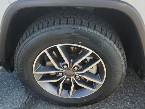 Used 2022 Jeep Grand Cherokee Limited AWD/4WD image 18