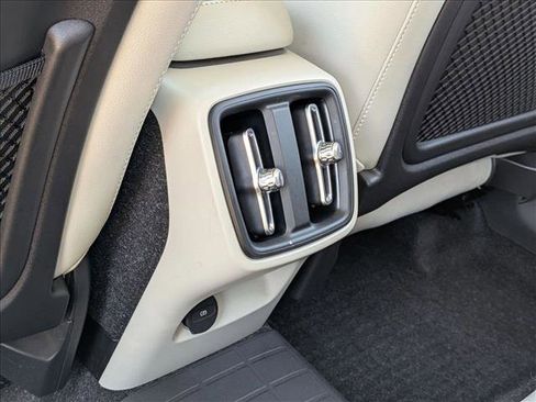 Used 2019 Volvo XC40 T5 Momentum image 19