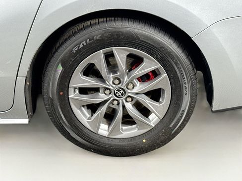Certified 2022 Toyota Sienna XLE FWD image 9