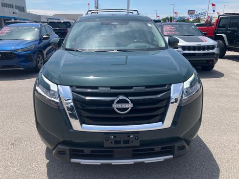 Used 2024 Nissan Pathfinder Platinum w/ Cargo Package AWD/4WD image 2