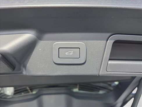 New 2026 Land Rover Range Rover Velar Dynamic SE image 13