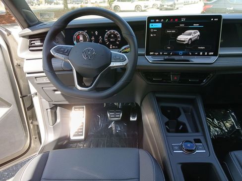 New 2026 Volkswagen Tiguan SE R-Line AWD/4WD image 13