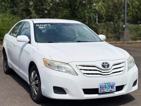 Used 2011 Toyota Camry LE FWD image 7