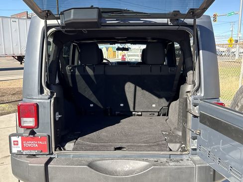 Used 2018 Jeep Wrangler Unlimited Sport w/ Connectivity Group image 6