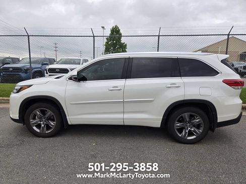 Used 2019 Toyota Highlander Limited Platinum AWD/4WD image 2