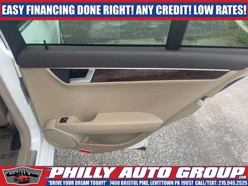 Used 2013 Mercedes-Benz C 250 Sedan image 23