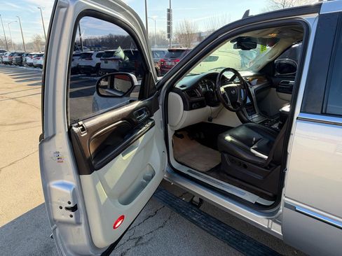 Used 2012 Cadillac Escalade Platinum image 13