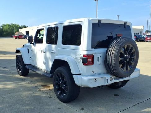 Used 2021 Jeep Wrangler Unlimited Sahara AWD/4WD image 3