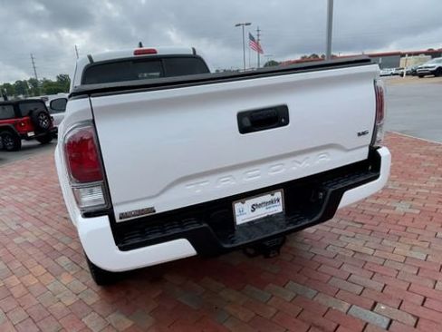 Used 2023 Toyota Tacoma TRD Sport w/ TRD Premium Sport Package AWD/4WD image 8
