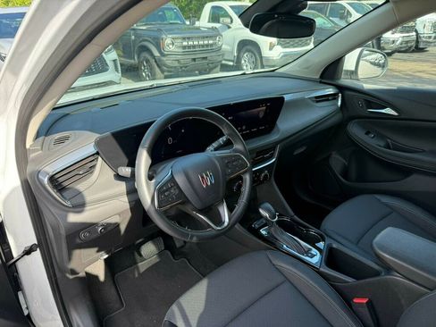 Used 2025 Buick Encore GX Preferred image 3