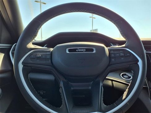 New 2025 Jeep Grand Cherokee L Altitude image 10