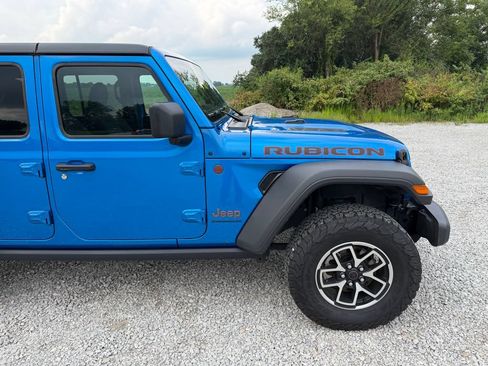 Used 2025 Jeep Wrangler Unlimited Rubicon w/ Convenience Group AWD/4WD image 20