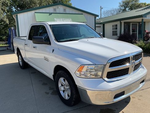 Used 2017 RAM 1500 Classic SLT RWD image 3