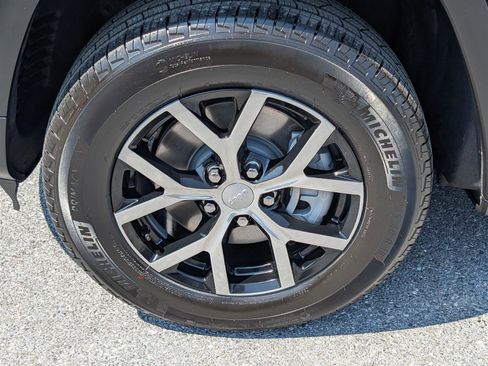 Used 2025 Jeep Grand Cherokee L Limited image 10