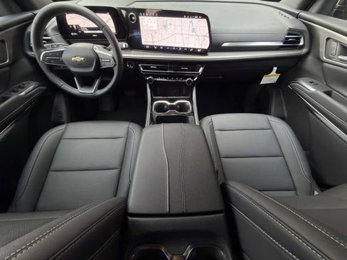 New 2026 Chevrolet Traverse LT w/ Driver Confidence Package FWD image 9