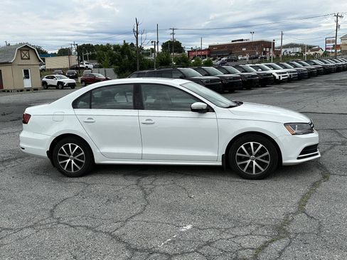 Used 2017 Volkswagen Jetta SE FWD image 9