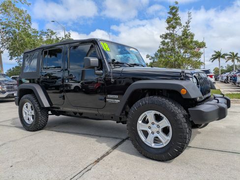 Used 2018 Jeep Wrangler Unlimited Sport S AWD/4WD image 2