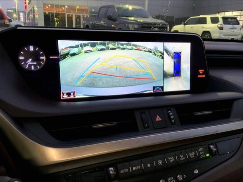 Used 2019 Lexus ES 300h image 28