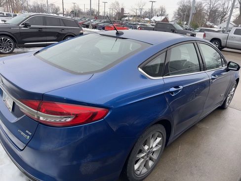 Used 2017 Ford Fusion SE image 5