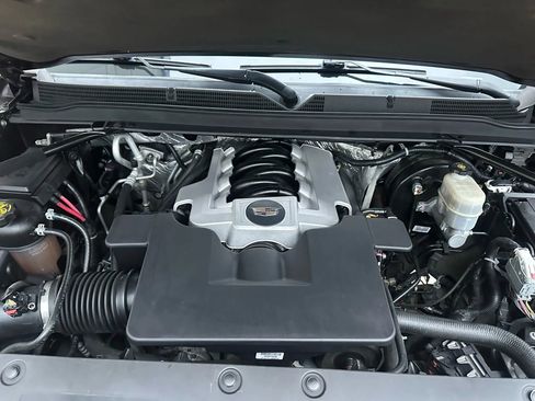 Used 2016 Cadillac Escalade Luxury image 34