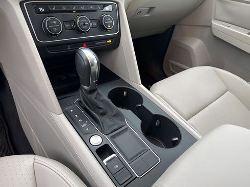 Used 2019 Volkswagen Atlas SE image 37