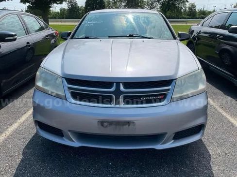 Used 2013 Dodge Avenger SE FWD image 2