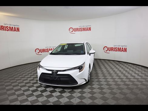 Used 2024 Toyota Corolla LE FWD image 1