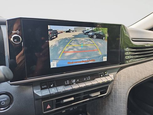 Used 2025 Toyota Camry XLE FWD image 28