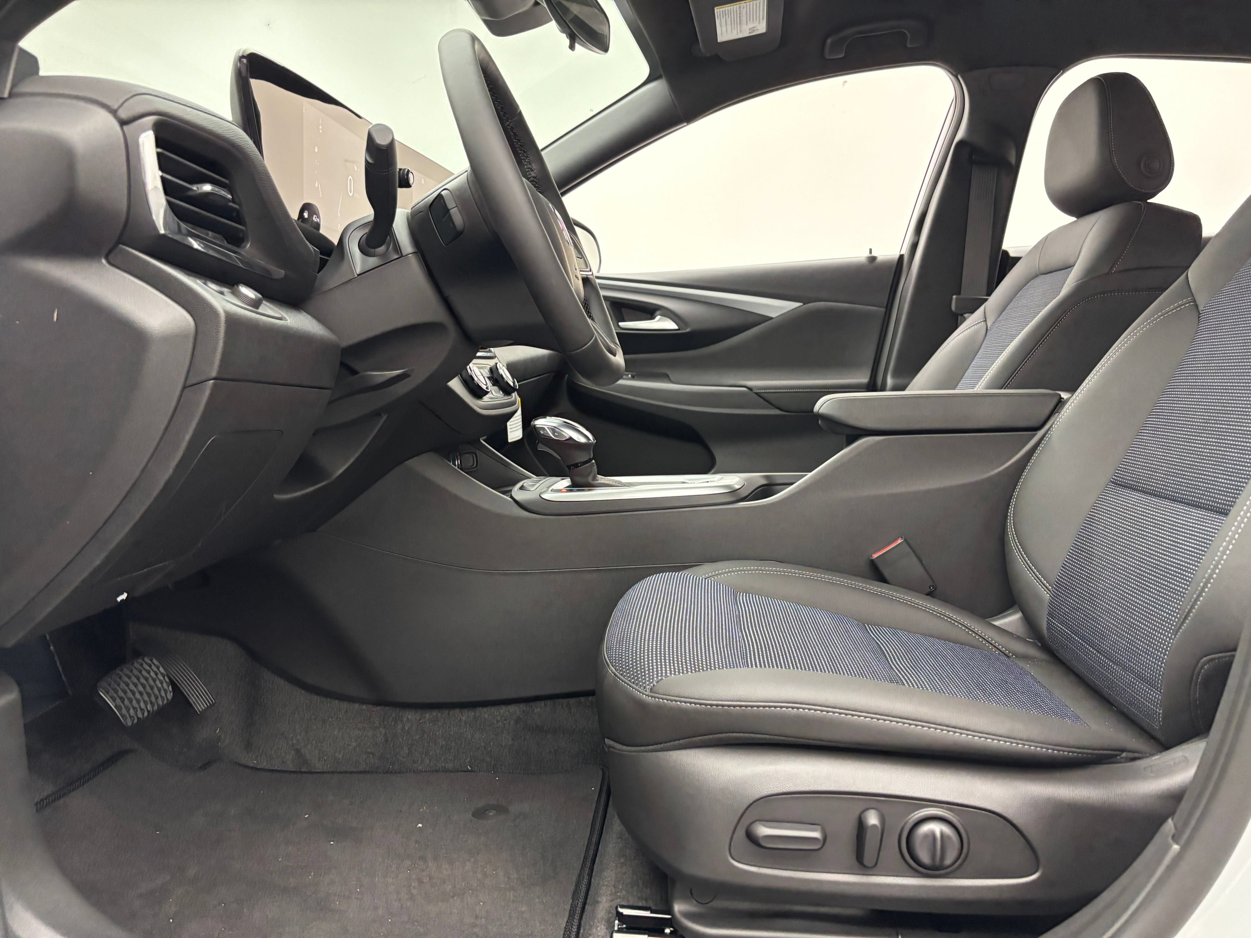 New 2026 Buick Envista Sport Touring w/ Convenience I Package FWD image 16