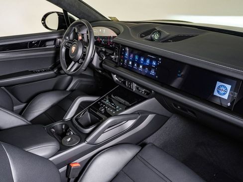 New 2026 Porsche Cayenne GTS AWD/4WD image 14