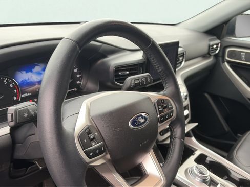 Certified 2023 Ford Explorer XLT w/ Equipment Group 202A AWD/4WD image 18